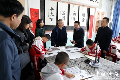 市教育局聯(lián)合市教科所及市直學(xué)校教研員教師赴甘谷縣開展文化教育交流活動(dòng)
